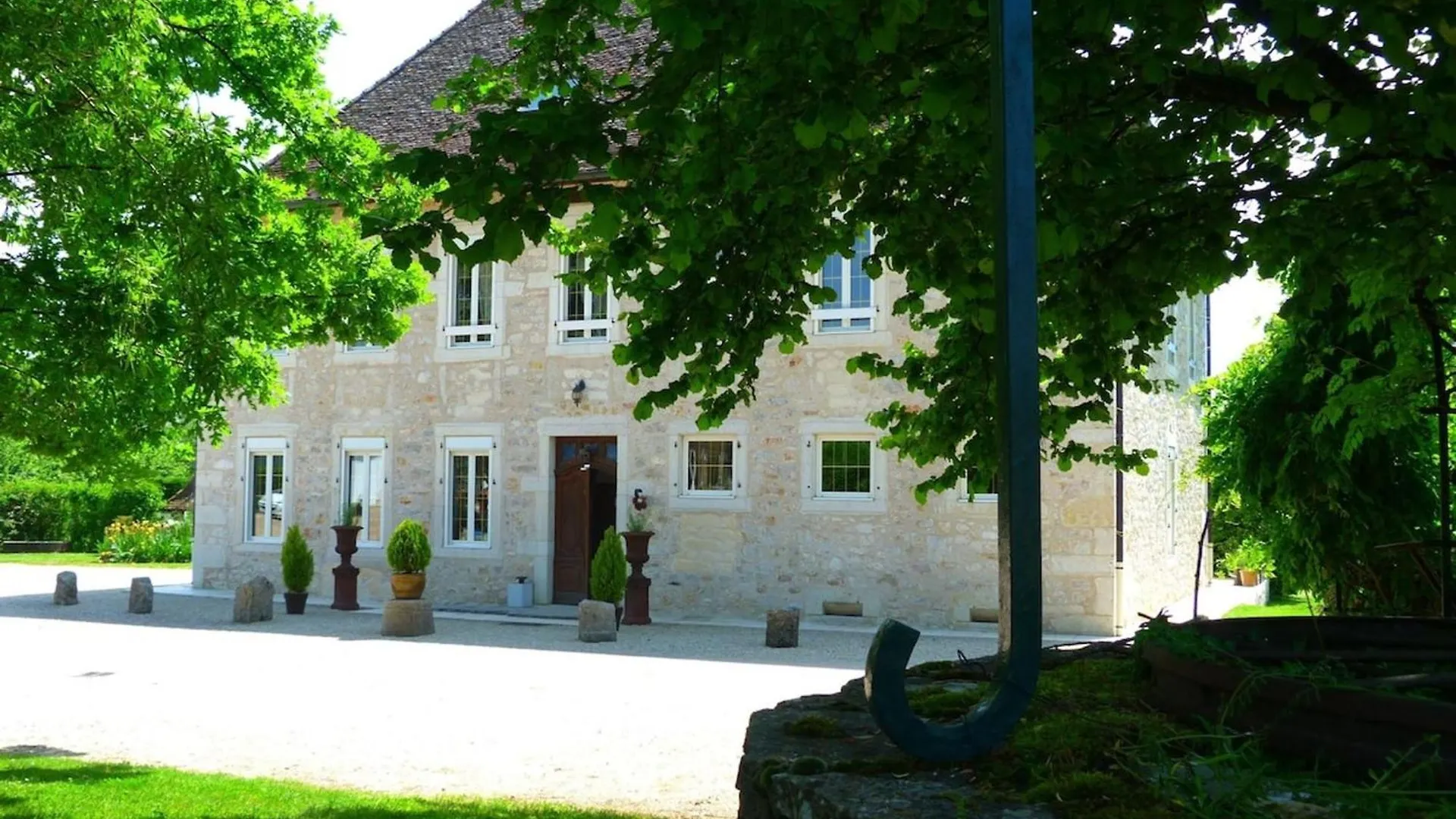 Luxury 5-Star Mansion, Hotel Services Included, Swimming Pool, Tennis, Bowling Les Nappes Ferienhaus