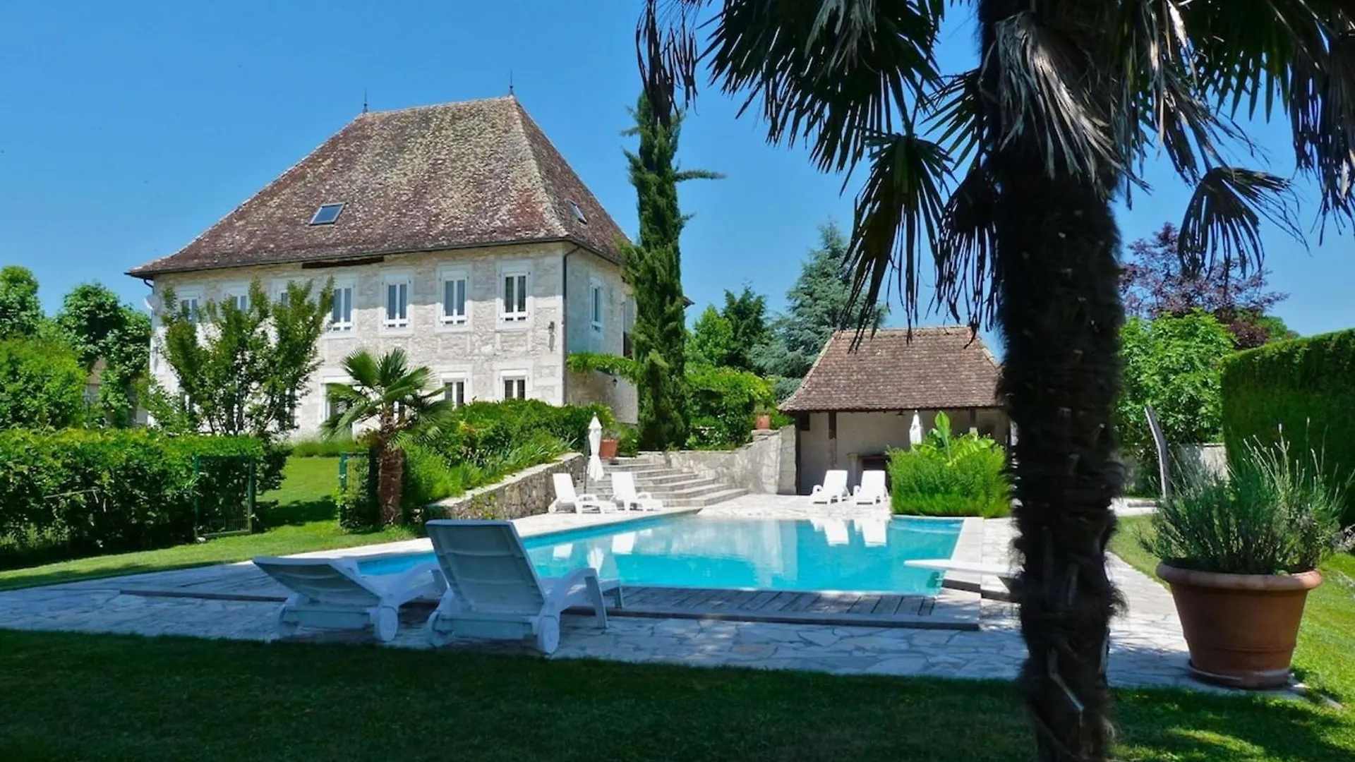 Luxury 5-Star Mansion, Hotel Services Included, Swimming Pool, Tennis, Bowling Les Nappes